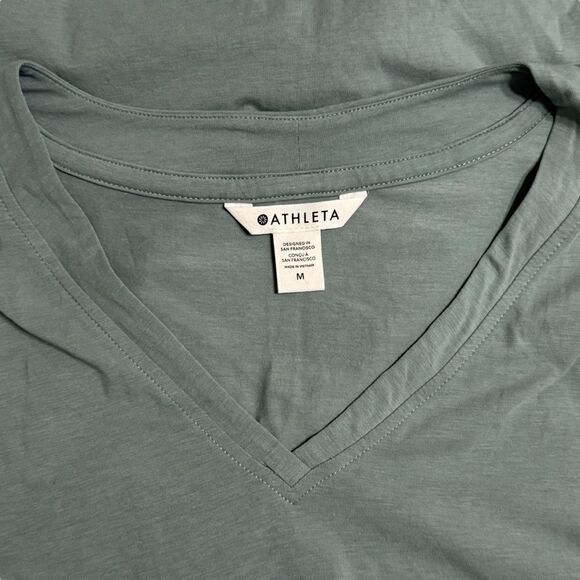 Athleta Tee Size Medium Gray High Low Hem - Picture 3 of 4